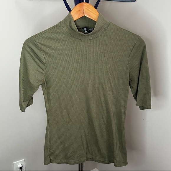 Ultra Flirt Olive Green Ribbed Mock Neck Top Size M - Picture 1 of 6